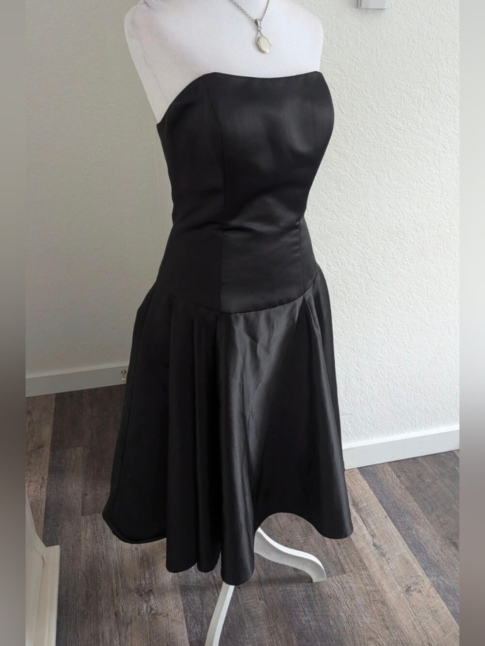 Mori Lee by Madeline Gardner Black Satin Strapless Dress EUC Size 12 #0531 - Picture 2 of 5